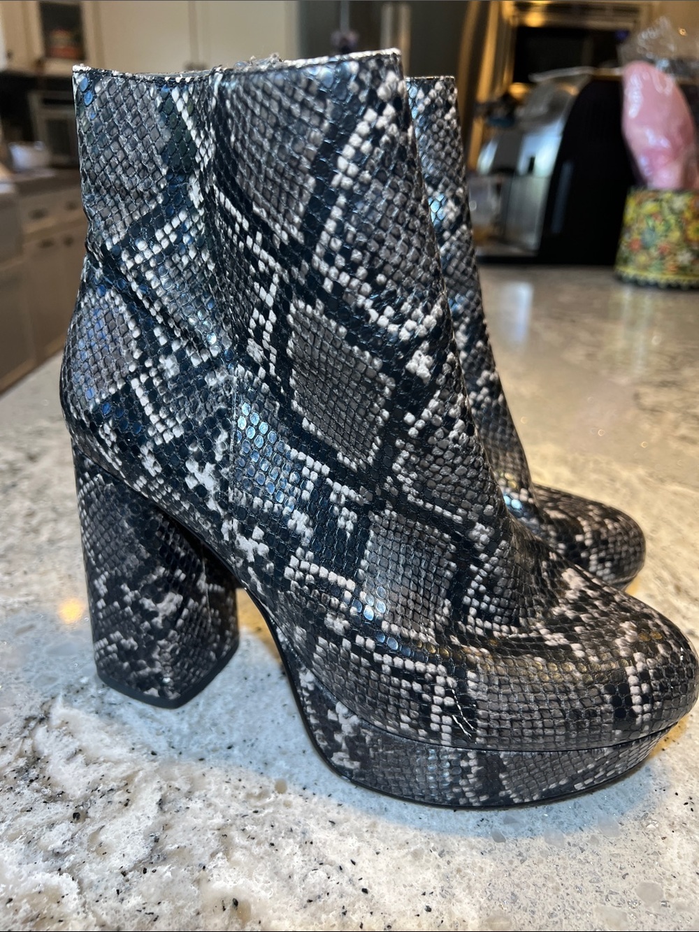 Steve Madden Python Snakeskin Platform Boots Block Heel Grey Black Size 7 EUC